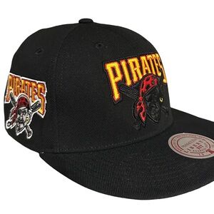 Pittsburgh Pirates COOPERSTOWN Mitchell & Ness SnapBack Hat - OSFM